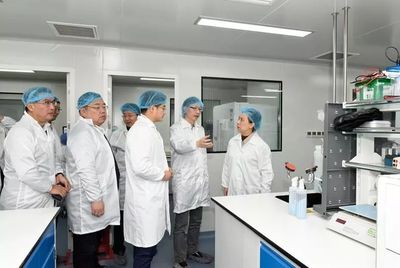 上海市委組織部副部長冷偉青一行調(diào)研臨港浦江國際科技城民營高科技企業(yè)與科技企業(yè)孵化生態(tài)